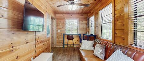 Télévision, baby-foot, espaces bureaux