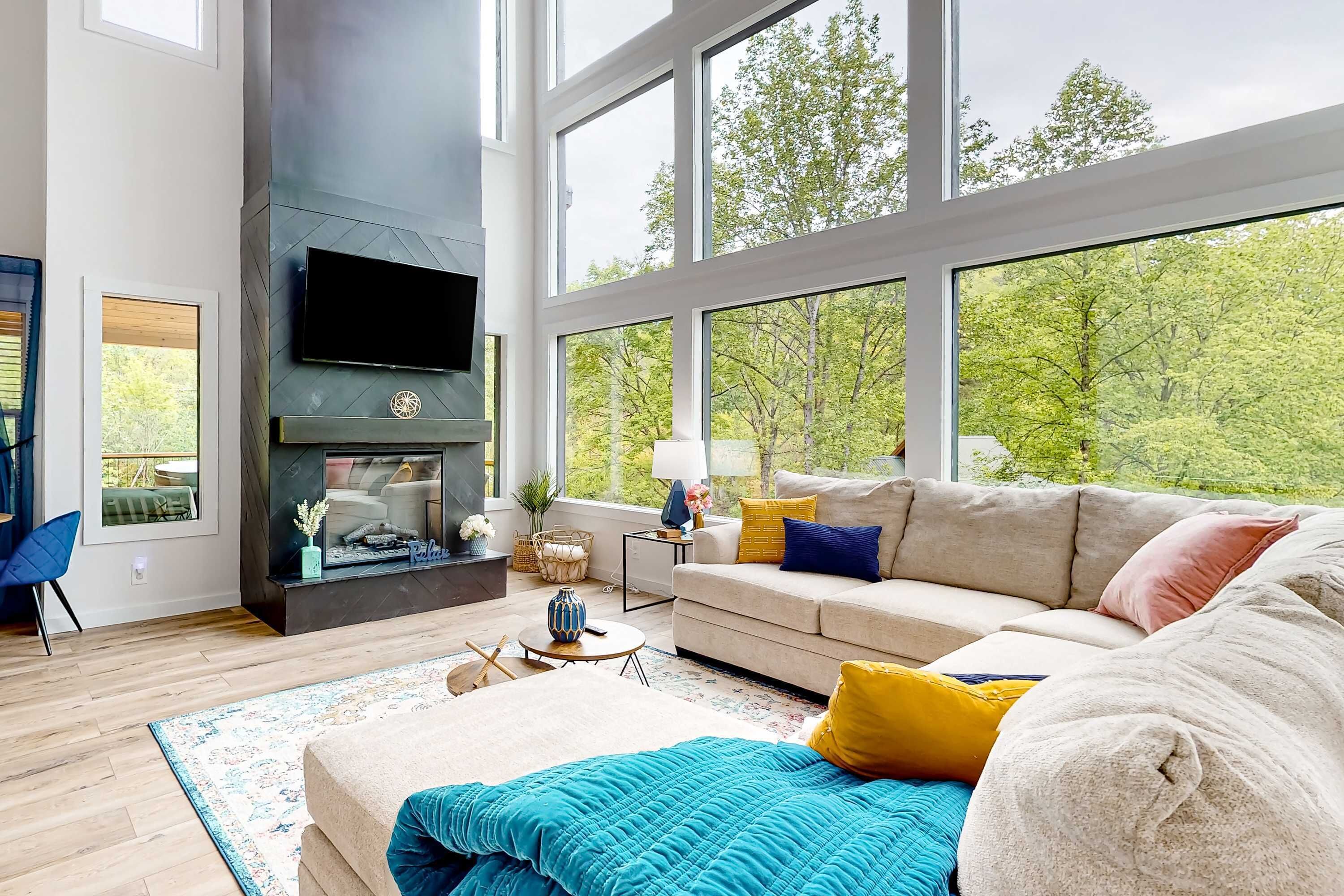 電視、壁爐、電子遊戲、 辦公室