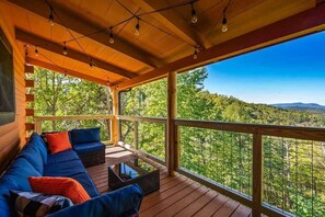 Property grounds - Charming Log Cabin, Sleeps 8・Hot Tub・Arcade, Views (Sevierville)
