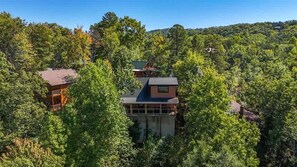 Exterior - Charming Log Cabin, Sleeps 8・Hot Tub・Arcade, Views (Sevierville)