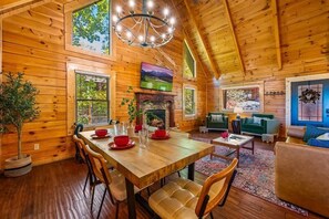 Dining - Charming Log Cabin, Sleeps 8・Hot Tub・Arcade, Views (Sevierville)