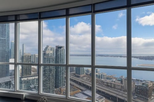 Iceboat Elegance Suites