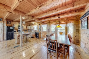 Dining - Cabin W Private Hot Tub, Sleeps 14・Mountain Views (Sevierville)