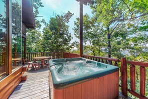 Outdoor dining - Cabin W Private Hot Tub, Sleeps 14・Mountain Views (Sevierville)