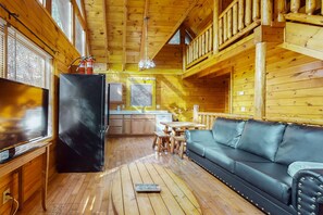 TV, video games, DVD player, table football - Dog Ok! Serene Cabin Escape・Hot Tub・Woodland Views (Sevierville)