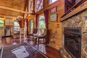 TV, fireplace, offices - Smoky Mtn Cabin Retreat・Hot Tub・Game Room・Views (Sevierville)