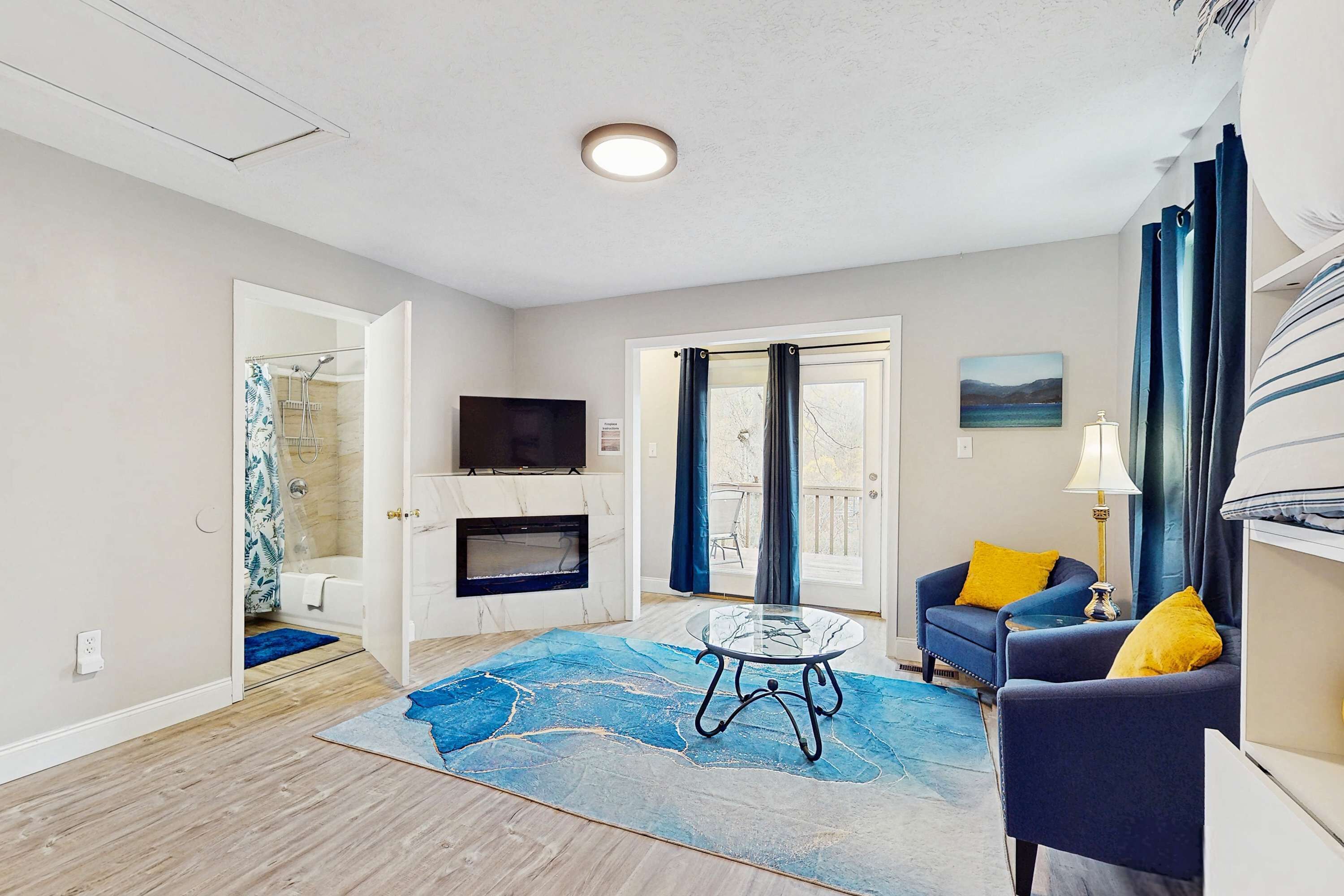 TV, fireplace, offices