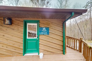 Exterior detail - Lakefront Studio, Sleeps 2・Deck・Grill・Dogs Allowed (Caryville)