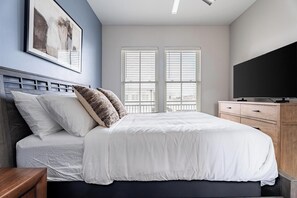 Desk, iron/ironing board, WiFi, bed sheets - Landing | Beautiful 1BD, Clubhouse, Pool (Savannah)