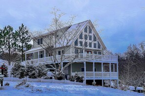 Exterior - Luxury Lakefront Home・Hot Tub・Dock・Games・Firepit (Dandridge)