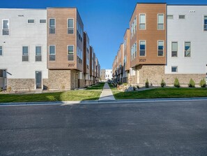 Exterior - Landing | Stunning 2BD, Gym, Clubhouse (Billings)