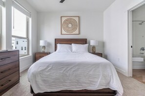 Desk, iron/ironing board, WiFi, bed sheets - Landing | Incredible 2BD, Clubhouse, Gym (Billings)