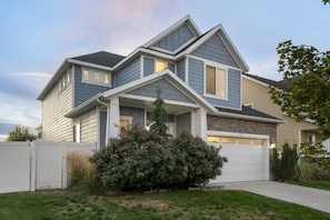 Exterior - Spacious Family Retreat Near Ski Resorts (South Jordan)