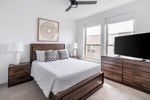 Desk, iron/ironing board, WiFi, bed sheets - Landing | Incredible 2BD, Clubhouse, Gym (Billings)