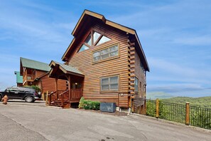 Exterior - Pigeon Forge Mtn Escape・Hot Tub・Home Theater・Grill (Pigeon Forge)