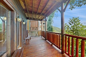 Terrace/patio - Pigeon Forge Mtn Escape・Hot Tub・Home Theater・Grill (Pigeon Forge)