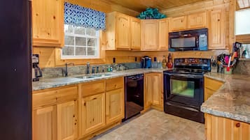 冰箱、微波炉、烤箱、炉灶