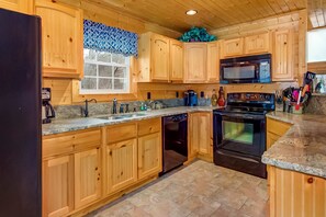 ثلاجة، ميكروويف، فرن، موقد طهي مسطح