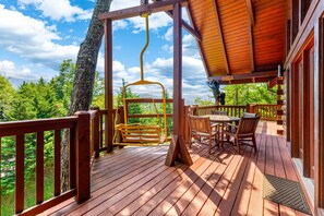 Outdoor dining - Luxury Mtn Retreat W Breathtaking Views, Sleeps 14 (Gatlinburg)