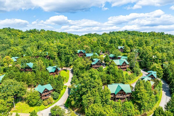 Exterior - Luxury Mtn Retreat W Breathtaking Views, Sleeps 14 (Gatlinburg)