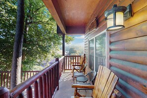 Property grounds - Centrally Located Cabin, Sleeps 6・Pool Table・Views (Gatlinburg)