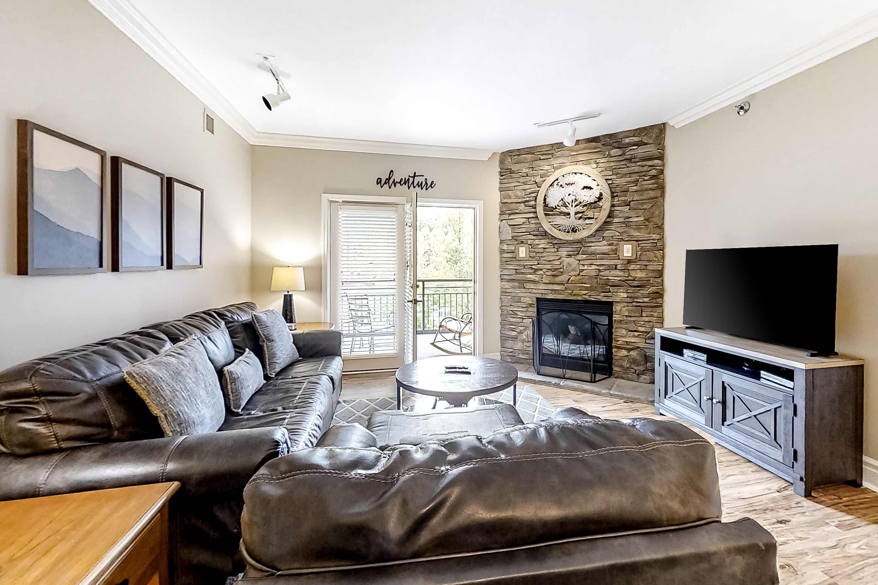 テレビ、暖炉、DVD プレーヤー、書斎 / ワークスペース