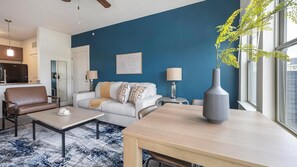 Smart TV - Landing | Stylish 1BD, Pool, Gym (Lockhart)
