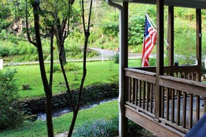 Property grounds - Creekside Home W Patio, Sleep 6, 1 Mile to Downtown (Gatlinburg)