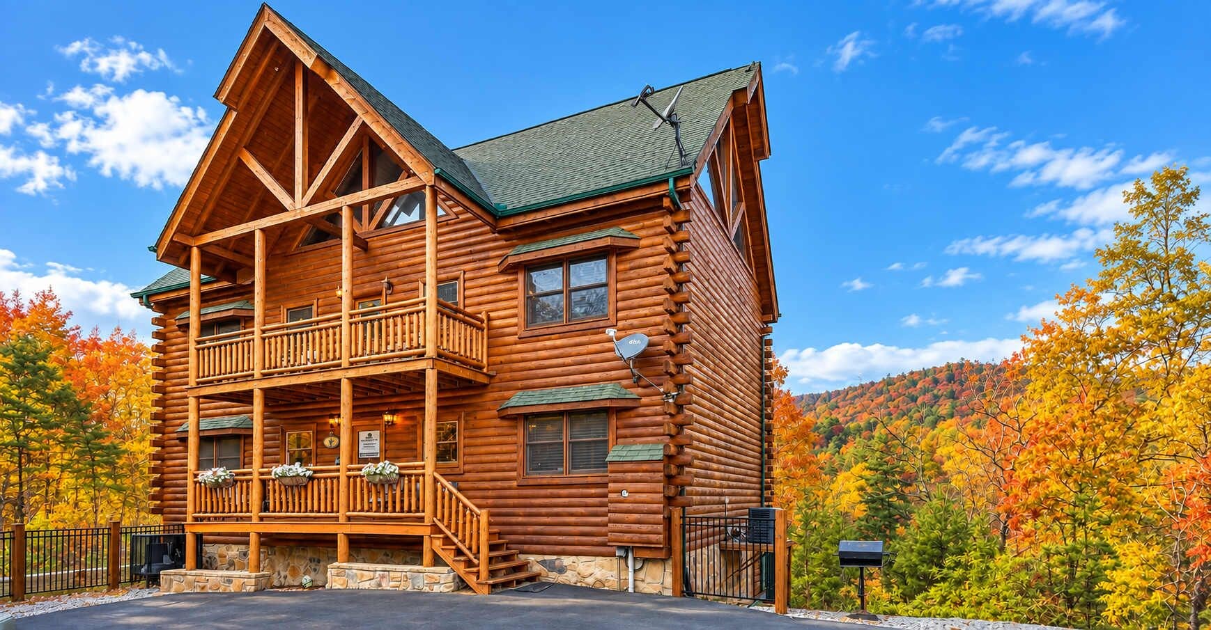 Black Bear Ridge Resort - Bit O Honey Large Group Cabin Sleeps 60 Pigeon Forge