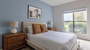 Skrivbord, strykjärn/strykbräda, wi-fi och sängkläder