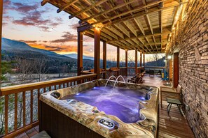 Outdoor spa tub - 4-Story Cabin, Sleeps 22, Hot Tub, Game, Theater room (Gatlinburg)