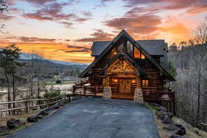 Exterior - 4-Story Cabin, Sleeps 22, Hot Tub, Game, Theater room (Gatlinburg)