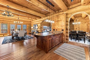 Interior - 4-Story Cabin, Sleeps 22, Hot Tub, Game, Theater room (Gatlinburg)