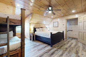 4 bedrooms, iron/ironing board, WiFi, bed sheets - Charming 2 Unit Cabin, Sleeps 16, 2 Hot Tubs, Grill (Pigeon Forge)