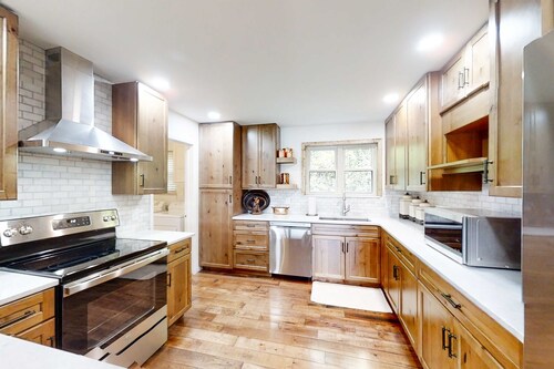 Lakefront home with amazing views, grill, fire pit, private dock, & AC