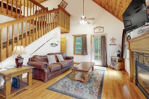 Fernseher, Kamin, DVD-Player, Arbeitsbereiche