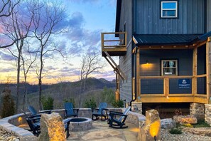 Terrace/patio - Spacious Scenic Cabin, Sleep 12, Games, Hot Tub, View (Sevierville)