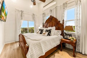 4 bedrooms, iron/ironing board, Internet, bed sheets - Blue Herring Lake Lodge (Sevierville)