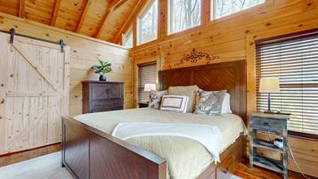 Desk, iron/ironing board, travel cot, WiFi