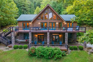 Exterior - Relaxing Waterfront Stay, Sleeps 16・Deck・Hot Tub (LaFollette)