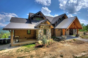 Exterior - Cozy Cabin W Home Theater, Sleeps 15, Hot Tub, Views (Sevierville)
