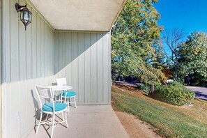 Outdoor dining - Near Dollywood Escape・Pool・Arcade・Pool table・Views (Pigeon Forge)