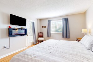 2 bedrooms, iron/ironing board, WiFi, bed sheets - Near Dollywood Escape・Pool・Arcade・Pool table・Views (Pigeon Forge)
