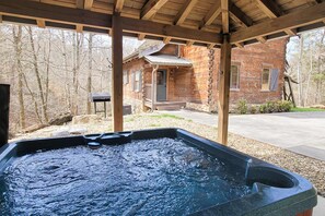 Terrace/patio - Beautiful Cabin, Sleeps 9, Hot Tub, Picnic Area (Pigeon Forge)
