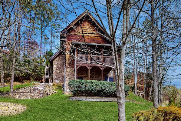 Exterior - Beautiful Cabin, Sleeps 9, Hot Tub, Picnic Area (Pigeon Forge)