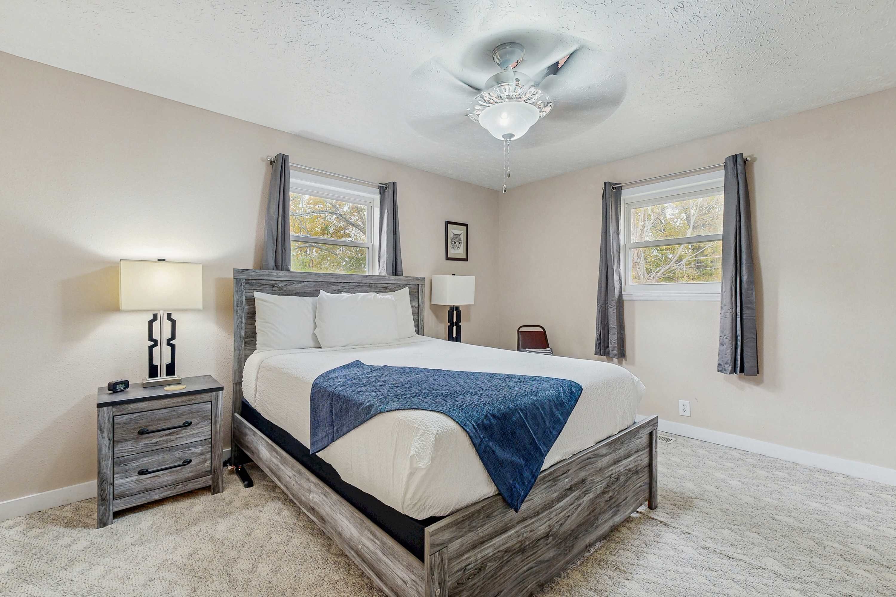 書桌、熨斗/熨衫板、Wi-Fi、床單