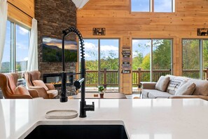 Interior - Lake View Cabin, Sleeps 10・Hot Tub・Games・Theater (Sevierville)