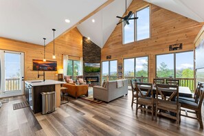 TV, fireplace, video games, offices - Lake View Cabin, Sleeps 10・Hot Tub・Games・Theater (Sevierville)