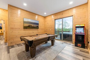 Game room - Lake View Cabin, Sleeps 10・Hot Tub・Games・Theater (Sevierville)