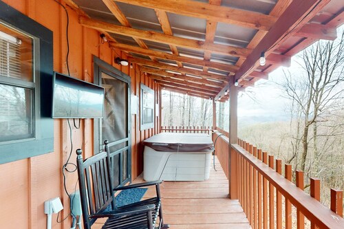 Secluded Dog Friendly Cabin・Mountain Views・Hot Tub